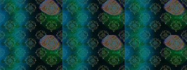 El çizimi çiçekli, pürüzsüz bir desen. Tekstil, kumaş, ambalaj, hatıra defteri için hoş bir çiçek arkaplanı. Çocuksu tasarım. Mavi, yeşil ve siyah arkaplanda.