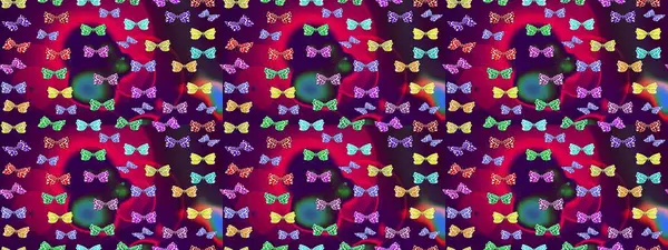 Doğa kelebeği temayı mor renklerle tekrarlıyor. Kelebek yineleme dokusunun güzel çizimi karşıtlık katmanında izole edilmiş. Raster illüstrasyonu. Korunmak için vahşi yaşam böcekleri arka planı.