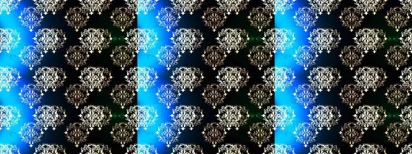 Siyah, mavi ve nötr renklerde altın elementlerle kusursuz desen. Kusursuz klasik raster altın desenli. Geleneksel oryantasyon süsü. Klasik vintage arkaplan.