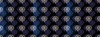 Siyah, mor ve mavi renklerde, altın elementli klasik, dikişsiz desen. Raster illüstrasyonu.