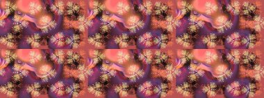 Düz kar karalama ikonları, yılbaşı afişi için kar taneleri silueti, kartlar. Pembe, kahverengi ve mor renkler üzerine şirin soyut kar tanesi raster tasarımı. Yeni yıl kar tanesi.