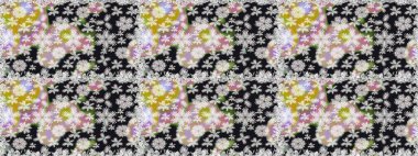 Kusursuz etnik tasarım. Yatak çarşafları, ceket, paket tasarımı, kumaş ve moda kavramları için tekstil baskısı. Çiçekleri, deniz kabukları, mandalaları ve suluboya efektleri olan deniz altyapısı.