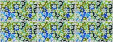 Çiçek kompozisyonu, el boyası, hassas şablon. Manzaralı çiçek deseni. Sevgililer günü ve tebrik kartı konsepti için şık bir davetiye. Üst görünüm, yumuşak nötr ve yeşil renk.