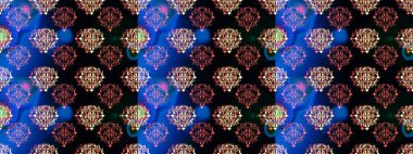 Damask altın soyut çiçek deseni siyah, mavi ve pembe renklerde. Süslü dekorasyon. Raster illüstrasyonu.