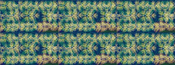 Kış karalamaları elle çizilmiş kar tanesi. Kartpostal için sevimli, basit raster kar taneleri ve tekstil için poster tasarımı, ambalaj kağıdı, el yapımı Noel tarzı kış arkaplanları. Raster tasarımı.