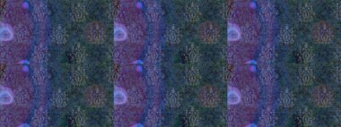 Kar tanelerinin soyut arkaplanlı Noel şablonu. Mavi ve mor kar taneleri. Raster illüstrasyonu. Noel ve Yeni Yıl moda baskıları için tatil tasarımı.