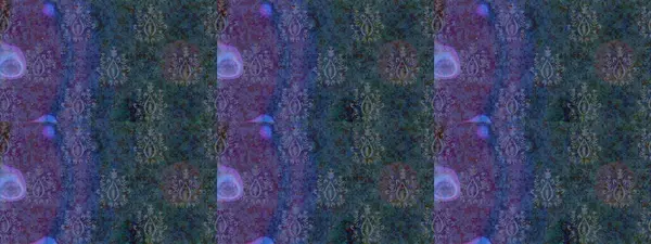 Kar tanelerinin soyut arkaplanlı Noel şablonu. Mavi ve mor kar taneleri. Raster illüstrasyonu. Noel ve Yeni Yıl moda baskıları için tatil tasarımı.