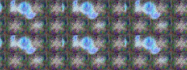 Küçük çiçekteki sevimli çiçek deseni. Çiçekler gri, yeşil ve mavi renklerde.