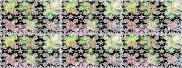 Tarafsız renklerde çiçekler. Küçük çiçekte sevimli çiçek deseni var..