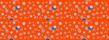 Turuncu renkli çiçekli çiçek deseni çiz. Çiçekler suluboya tarzında turuncu renkte.