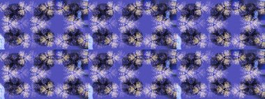 Yeni yıl kar tanesi. Düz kar karalama ikonları, kar taneleri mor, mavi ve nötr renkler Noel afişi, kartlar. Güzel soyut kar taneleri raster tasarımı..