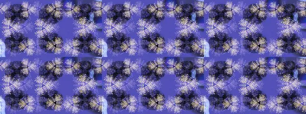 Yeni yıl kar tanesi. Düz kar karalama ikonları, kar taneleri mor, mavi ve nötr renkler Noel afişi, kartlar. Güzel soyut kar taneleri raster tasarımı..