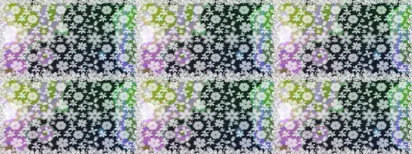 Modern çiçek arkaplanı. Halk tarzı. Moda baskıları için zarif bir şablon. Parlak renkli çiçekleri ve gri yaprakları olan, kusursuz çiçek desenleri..