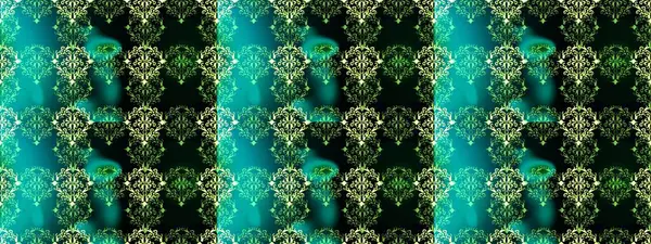 Raster illüstrasyonu. Kusursuz bir arka plan modeli. Yeşil, mavi ve siyah yapraklı yabani çiçekler. Suluboya, elle çizilmiş.