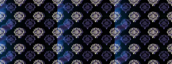 Raster altın desen. Kusursuz altın desenli bukleler. Doğu tarzı arabesk. Altın elementli siyah, mor ve mavi renkler. Raster illüstrasyonu.