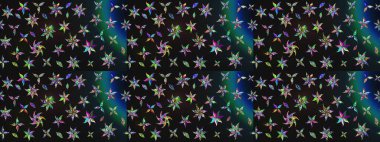 Üzerinde gri renkte çiçekler olan bir çiçek deseni çiz. Suluboya tarzında gri renkte çiçekler.