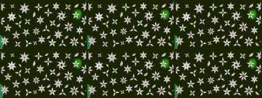 Suluboya elle çizilmiş çiçek desenli eskiz deseni. Parlak renkli fantezi çiçekleri, yapraklar, gri renkli tomurcuklar.