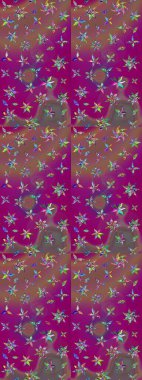 Mor renkli çiçekler. Kumaş desenli papatya çiçekleri ayrıntıları.