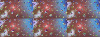 Çiçeksel çizim kalıbının yansıması. Vadinin çiçekleri kahverengi renklerde.