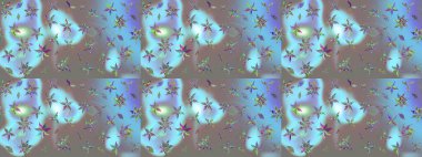 Üst manzara, yumuşak mavi renk tarzı. Sevgililer günü ve tebrik kartı konsepti için şık bir davetiye. Çiçek kompozisyonu, el boyası, hassas şablon. Manzaralı çiçek deseni.