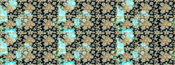Raster altın tekstil baskısı. Altın elementlerle siyah renklerde altın desen. İslam tasarımı. Çiçek kiremitleri. Kusursuz desenli oryantal süs.