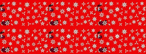 Çiçekli ipek eşarp. El çizimi çiçek unsurları olan soyut çizim raster deseni. 1950-1960 motifleri. Retro tekstil tasarım koleksiyonu. Kırmızıda kırmızı.