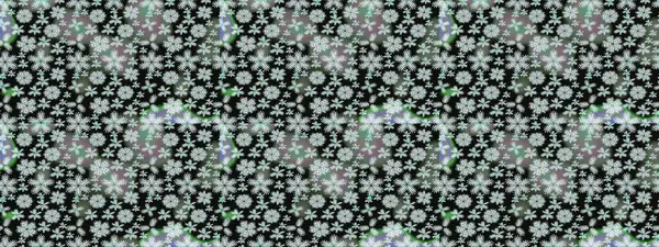 Küçük renkli çiçekler. Moda baskıları için zarif bir şablon. Robot resim. Çiçekli bahar çiçekleri. Motley illüstrasyonu. Küçük çiçekte şirin desenler.