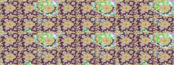 Noel, kar tanesi, yeni yıl. Kahverengi renkli ve altın elementli eskiz deseni. Kahverengi renkler ve altın elementler üzerine altın çizim deseni.