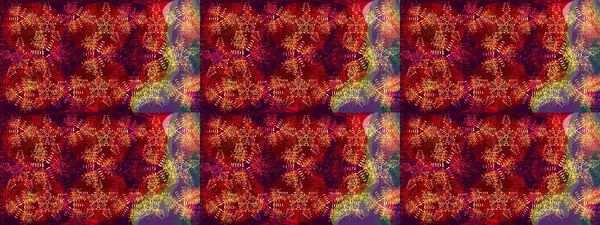 Kırmızı, kahverengi ve mor renkte kar taneleri. Renkli arka planda izole tatlı kar taneleri. Kar tanesi raster deseni. Raster illüstrasyonu.