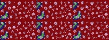 Kırmızı renkte çiçekler. Kumaş desenli papatya çiçekleri ayrıntıları.