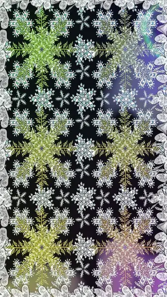 Klasik raster sarısı, kusursuz desen. Çiçek süsü kumaş deseni, cam, çiçek desenli altın elementli gri renkli metal..