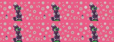 Suluboya çizim kalıbı. Çiçek izi. Suluboya tarzında pembe renkte çiçekler.