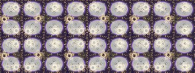 Yüzey için tekrarlanan doku, ambalaj kağıdı, gri, mor ve nötr renkler üzerine kar tanesi. Kış kar taneleri, raster arka plan.