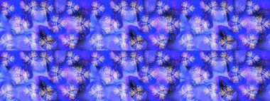 Güzel raster mavisi, mor ve nötr kar taneleri renkli bir arkaplanda izole edilmiş. Düşen Noel stili kar taneleri. İllüzyon. Kar taneleri, kar yağışı.