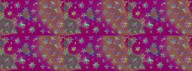 Mor renkli çiçekler. Kumaş desenli papatya çiçekleri ayrıntıları.