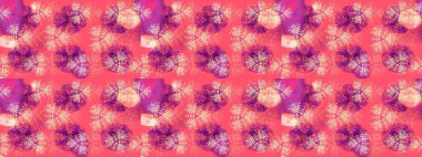 Yuvarlak raster kar tanesi. Soyut kış pembesi, mor ve bej süslemesi. Renkli arka planda izole tatlı kar taneleri. Güzel kar tanesi. Raster illüstrasyonu.