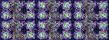 Gri, mor ve mavi renkli suluboya kar taneleri. Güzel dekorasyon. Kışın sembolü. İllüstrasyon kar tanesi.