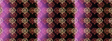 Siyah, mor ve pembe renkli çiçeklerle kusursuz çiçek deseni. Suluboya tarzında siyah, mor ve pembe renkte çiçekler.