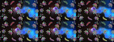 Mavi, gri ve siyah renkte çiçekler. Küçük çiçekte sevimli çiçek deseni var..