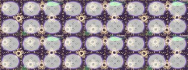 Küçük çiçekteki sevimli çiçek deseni. Gri, nötr ve mor renkte çiçekler.