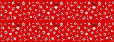 Şirin çiçekli eskiz deseni ve kırmızı renklerde yapraklar, suluboya çiçek deseni, duvar kağıdı, kart veya kumaş için fayanslı. Raster illüstrasyonu.