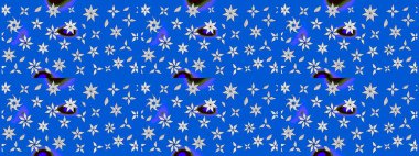 Mavi renkli çiçekler. Kumaş desenli papatya çiçekleri ayrıntıları.