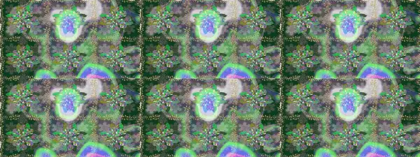 Yeşil ve gri renkli çiçekler. Küçük çiçekte sevimli çiçek deseni var..