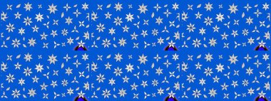 Elle çizilmiş çiçek desenli Raster çizimi. Tekstil, kumaş, ambalaj, hatıra defteri için hoş bir çiçek arkaplanı. Çocuksu tasarım. Mavi arkaplanda.