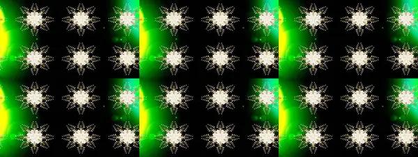 El çizimi, dövme stili karalama, kumaş tasarımı ve Raster illüstrasyonunda kartlar. Sanat terapisi tarzı zen çizim için altın mandala şeklindeki kar tanelerini birleştirin.