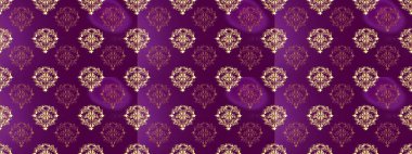Damask pürüzsüz süsü. Geleneksel raster ve altın desen. Klasik oryantal desen mor, kahverengi ve bej renkler üzerinde.