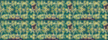 Raster illüstrasyonu. Yüzey için tekrarlanan doku, ambalaj kağıdı, mavi, yeşil ve nötr renkler. Renkli arka planda izole kar taneleri. Kış kar tanesi, raster arkaplan.