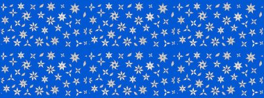 Mavi renkte etnik çiçeklerle süslenmiş zarif bir eskiz. Raster Çiçek İllüstrasyonu güzel tekstil..