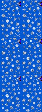 Tekstil, kumaş, ambalaj, hatıra defteri için hoş bir çiçek arkaplanı. Elle çizilmiş çiçek desenli Raster çizimi. Çocuksu tasarım. Mavi arkaplanda.