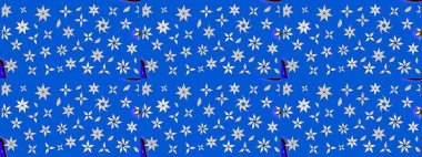 Raster illüstrasyonu. Çiçek buketleriyle klasik bir eskiz şekli. Mavi ve nötr renklerde.